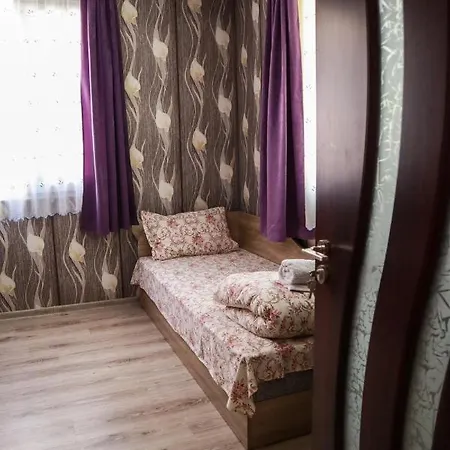 Lovely Bungalow In Pretty Area Place
