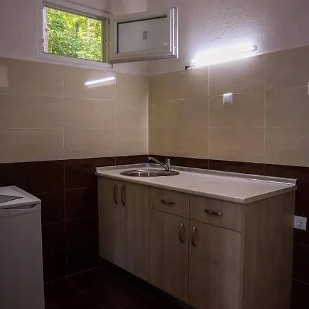 Lovely Bungalow In Pretty Area Place