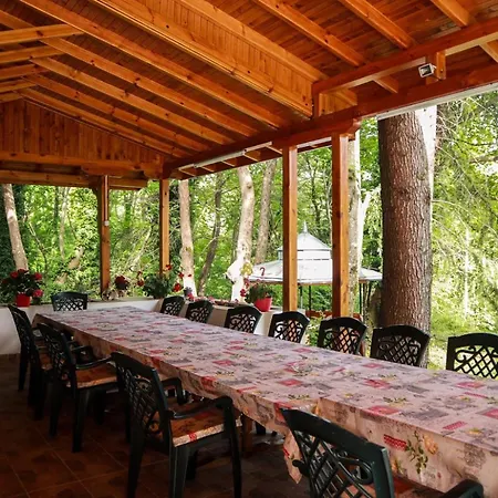 Lovely Bungalow In Pretty Area Place