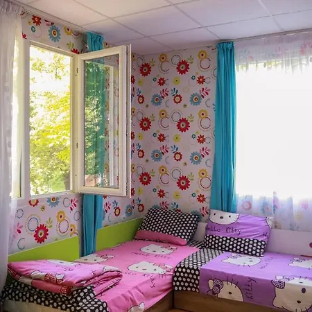 Lovely Bungalow In Pretty Area Place