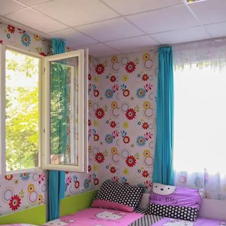 Lovely Bungalow In Pretty Area Place Pensión 3*