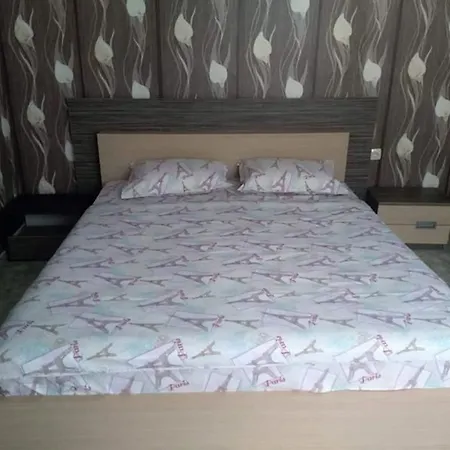 Lovely Bungalow In Pretty Area Place